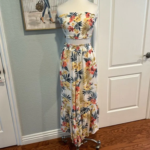 Goa Beachwear by Japna • Two Piece Tube Top and Pants Set • Sz M • NEW! - Picture 1 of 15